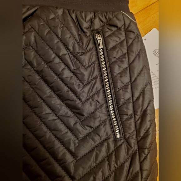 NWT Athleta "Apres Ski" Quilted mini short. Black. Size 14. Plus size. - Picture 10 of 13